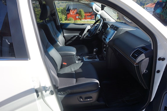 Toyota Land Cruiser 9 of 16