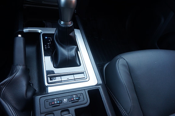 Toyota Land Cruiser 12 of 16