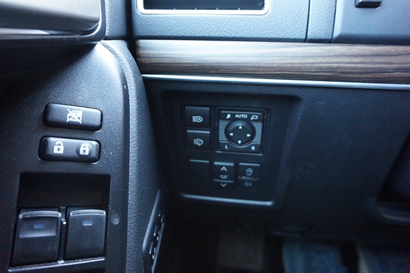 Toyota Land Cruiser 13 of 16
