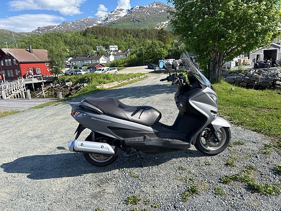 Suzuki UH125 Burgman 2 of 10