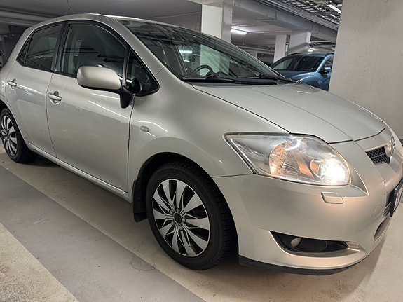 Toyota Auris 6 of 9