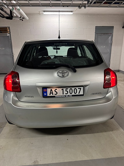 Toyota Auris 3 of 9