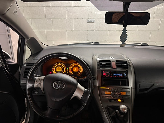Toyota Auris 7 of 9