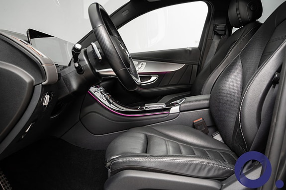 Mercedes-Benz EQC400 17 of 30