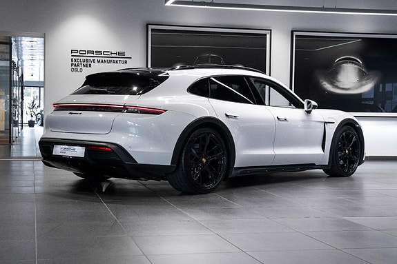 Porsche Taycan Cross Turismo 7 of 30
