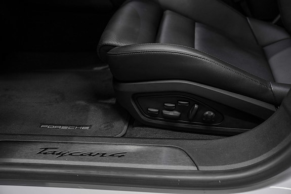 Porsche Taycan Cross Turismo 29 of 30