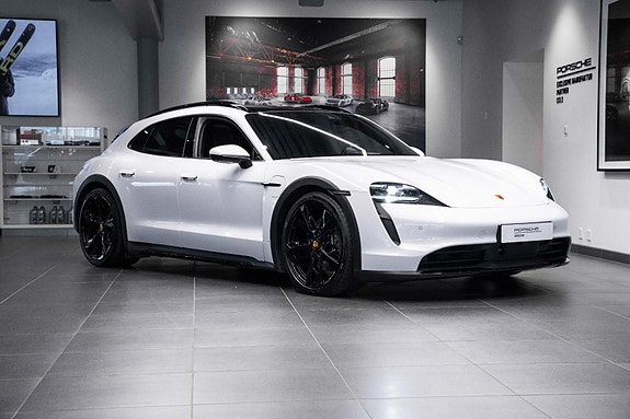Porsche Taycan Cross Turismo 8 of 30