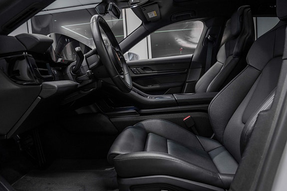 Porsche Taycan Cross Turismo 30 of 30