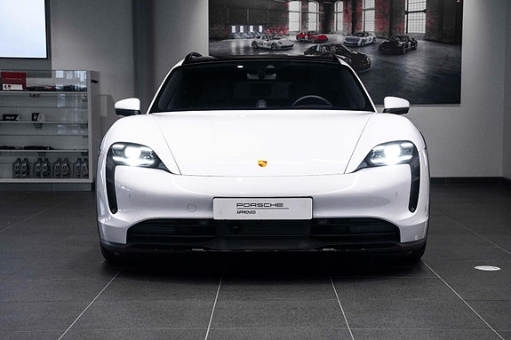 Porsche Taycan Cross Turismo 9 of 30