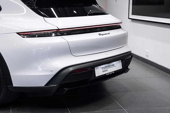 Porsche Taycan Cross Turismo 6 of 30