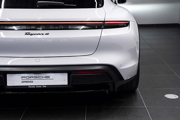 Porsche Taycan Cross Turismo 15 of 30