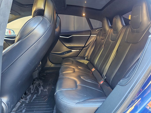 Tesla Model S 11 of 20