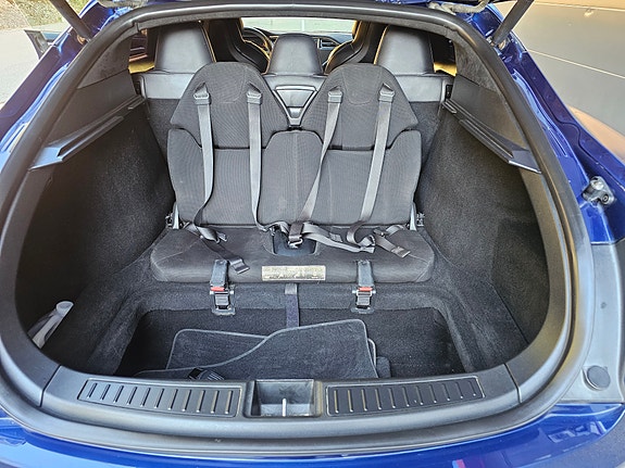 Tesla Model S 13 of 20