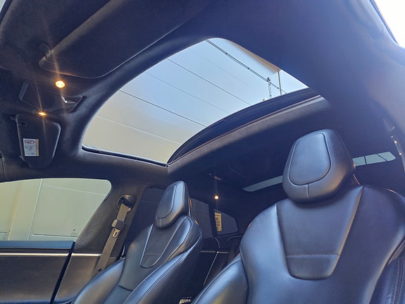 Tesla Model S 19 of 20