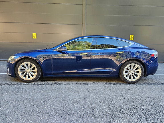 Tesla Model S 4 of 20