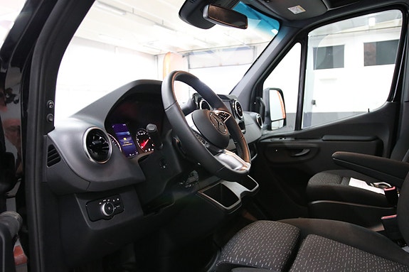 Mercedes-Benz Sprinter 21 of 27