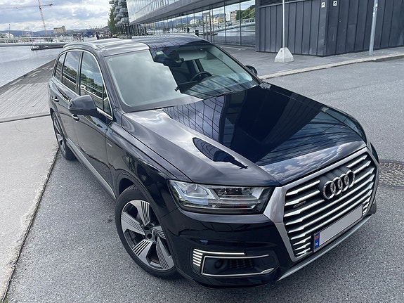 Audi Q7 2 of 30