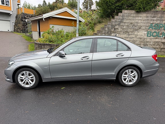 Mercedes-Benz C180 2 of 30