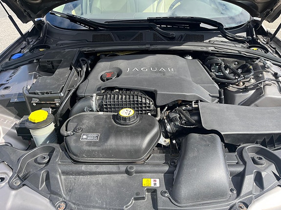 Jaguar XF 17 of 19