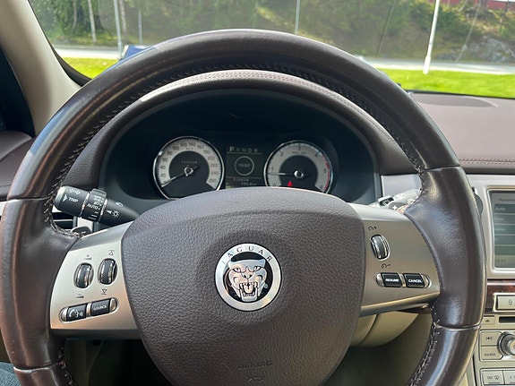 Jaguar XF 12 of 19