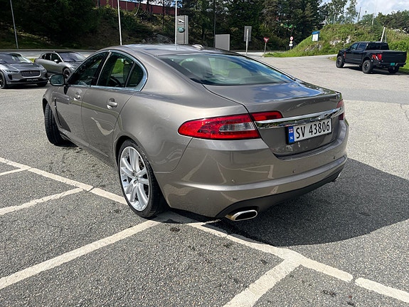 Jaguar XF 2 of 19