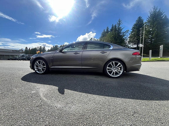 Jaguar XF 8 of 19