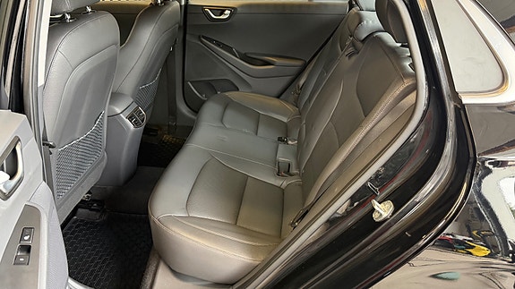 Hyundai IONIQ 13 of 21
