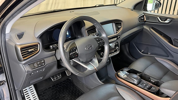 Hyundai IONIQ 10 of 21