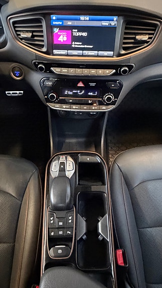 Hyundai IONIQ 16 of 21