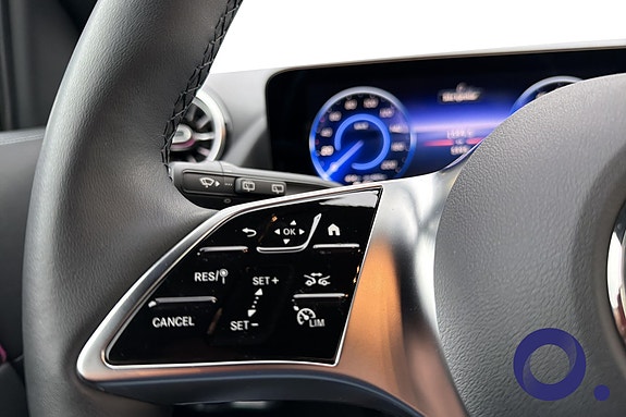 Mercedes-Benz EQA300 18 of 22