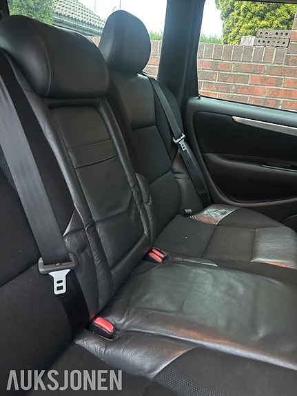 Volvo V70 17 of 28