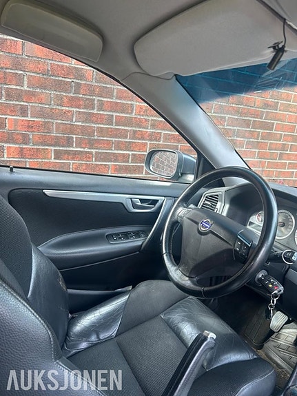 Volvo V70 12 of 28