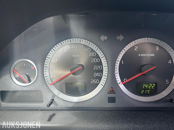 Volvo V70 15 of 28