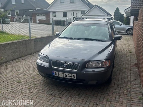 Volvo V70 2 of 28
