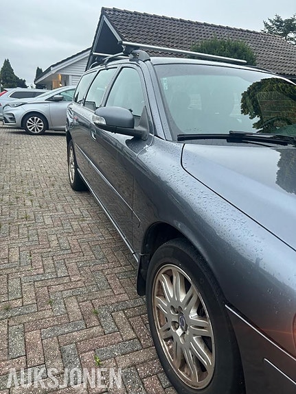 Volvo V70 10 of 28