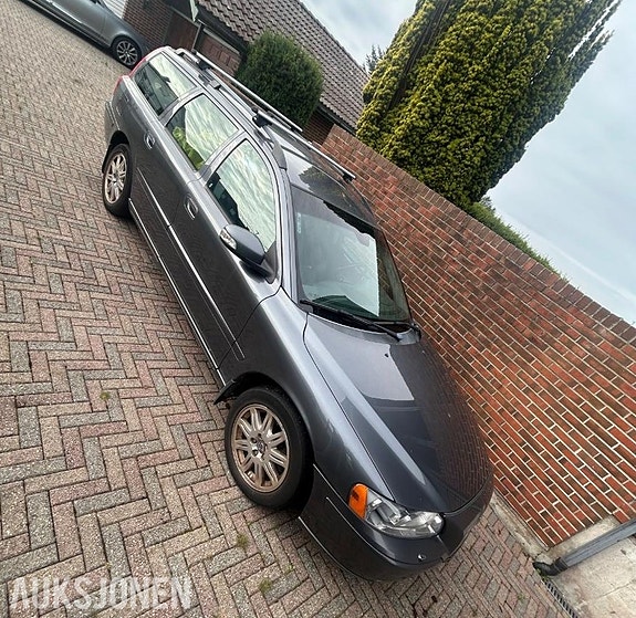 Volvo V70 4 of 28