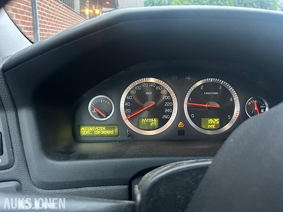 Volvo V70 14 of 28