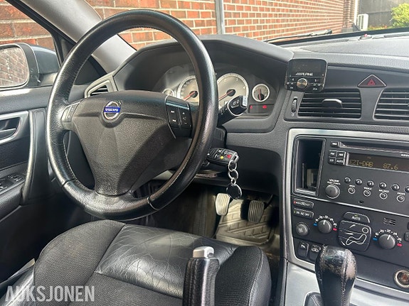 Volvo V70 11 of 28