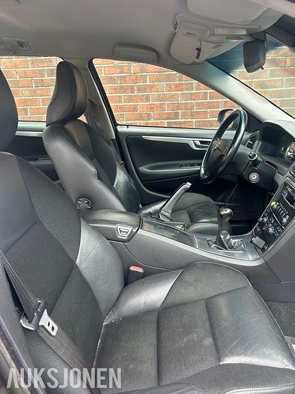 Volvo V70 13 of 28