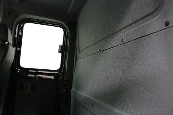 Mercedes-Benz Sprinter 21 of 30
