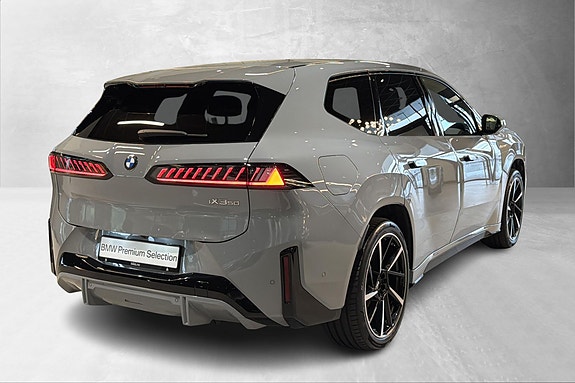 BMW iX3 4 of 24