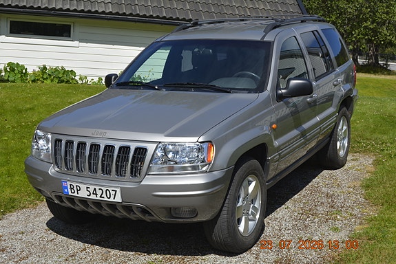 Jeep Grand Cherokee 18 of 30