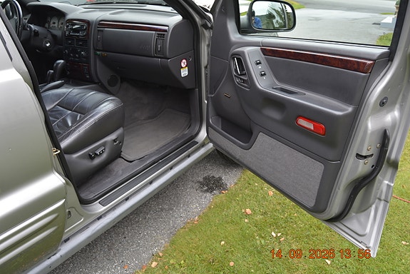 Jeep Grand Cherokee 20 of 30