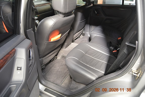 Jeep Grand Cherokee 4 of 30