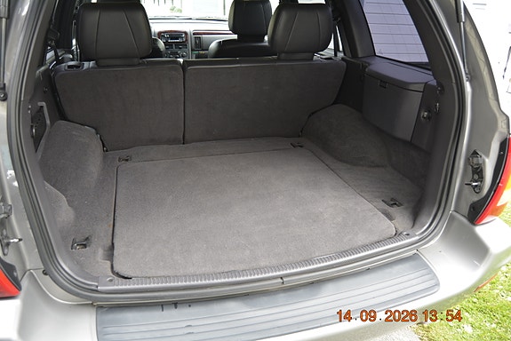 Jeep Grand Cherokee 11 of 30