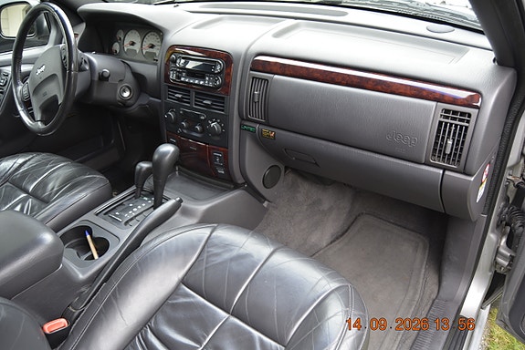 Jeep Grand Cherokee 10 of 30