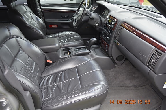 Jeep Grand Cherokee 24 of 30