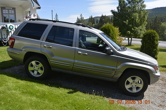 Jeep Grand Cherokee 22 of 30