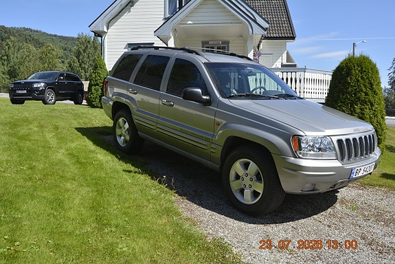 Jeep Grand Cherokee 21 of 30