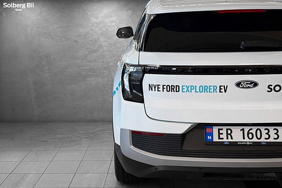 Ford Explorer 15 of 30